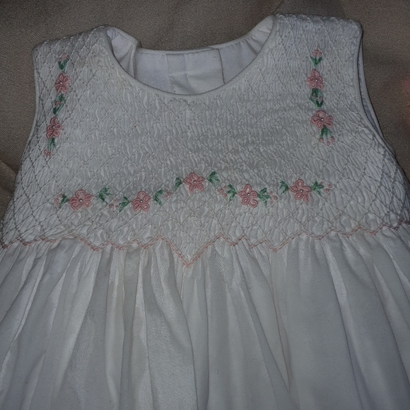 White dress with smoked top & floral embroidery - Picture 3 of 4